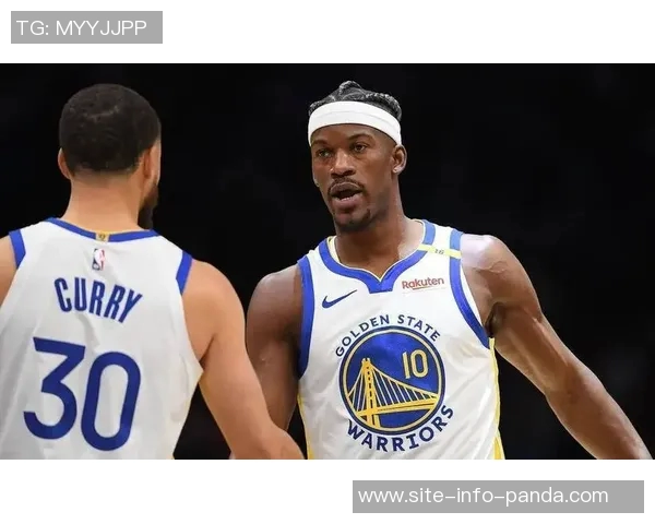 损友行为引发争议巴特勒罚球遭坑瞬间疑惑不解原地愣神 损友行为引发争议巴特勒罚球遭坑瞬间疑惑不解原地愣神