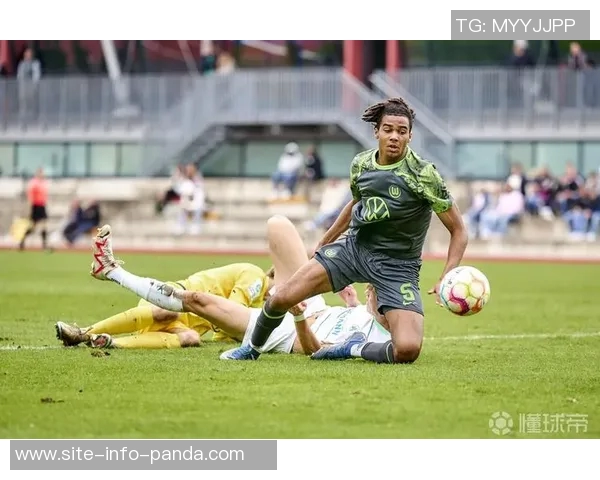 弗拉门戈年轻中卫克雷顿正式加盟沃尔夫斯堡合同至2030年