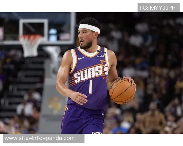 布克半场表现不佳仅得13分4助攻正负值惨淡11球队陷入困境